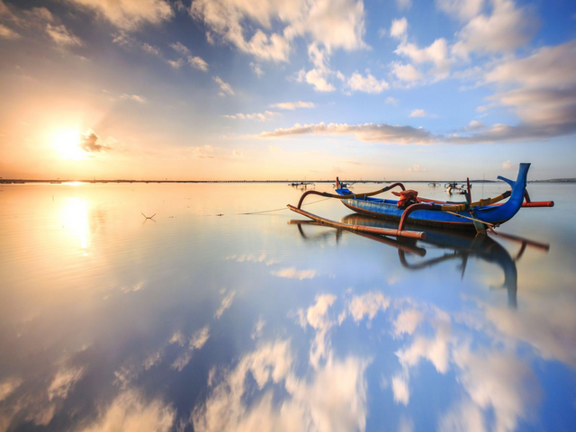 traditionelles Fischerboot, Strand, Indonesien Luxusreise