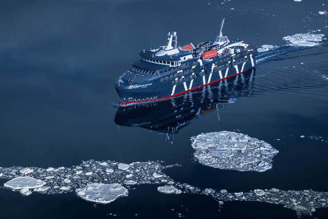 © Antarctica21, Magellan Explorer