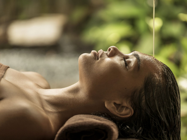 Shirodhara Behandlung, COMO Shambhala Estate, Ubud, Bali, Indonesien Reisen