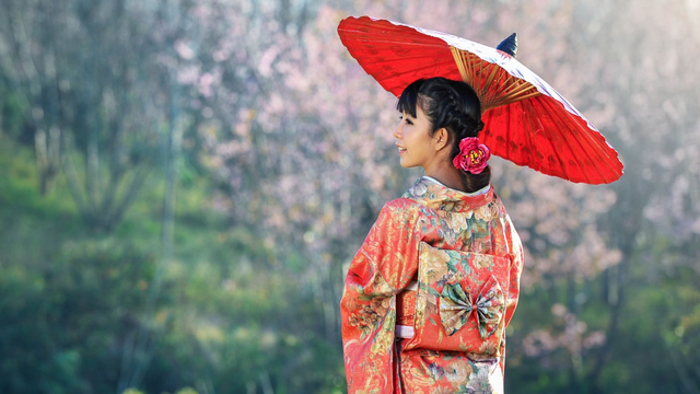 Frau in traditionellem japanischen Kimono, Japan Reisen 
