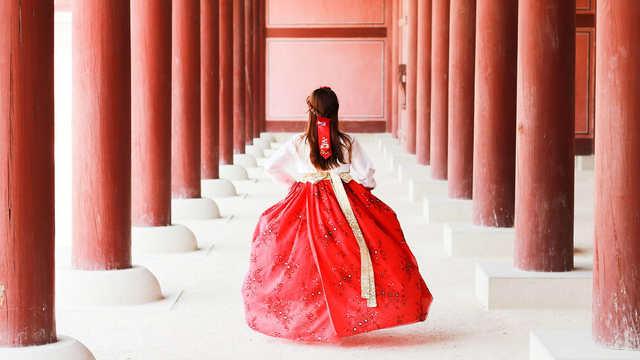 Mädchen im koreanisch-traditionellen Hanbok, Südkorea Rundreise