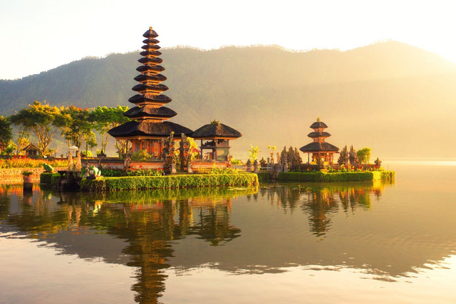 Wassertempel am Lake Batur, Bali, Indonesien Rundreisen